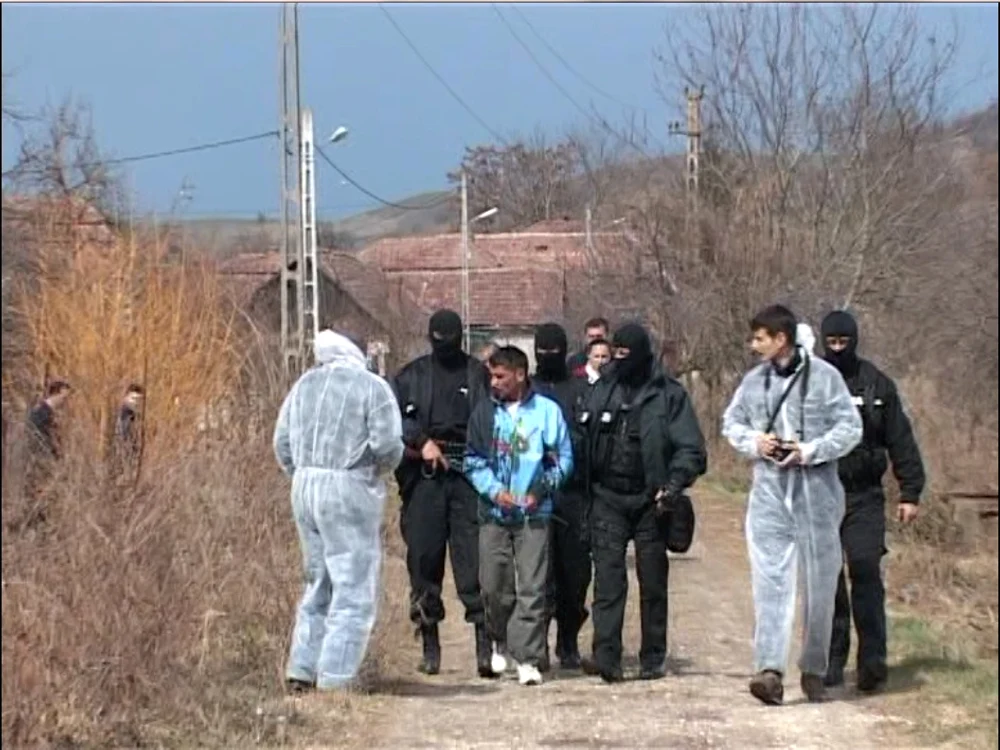 Tânărul acuzat de crimă a fost dus pentru reconstituirea faptei