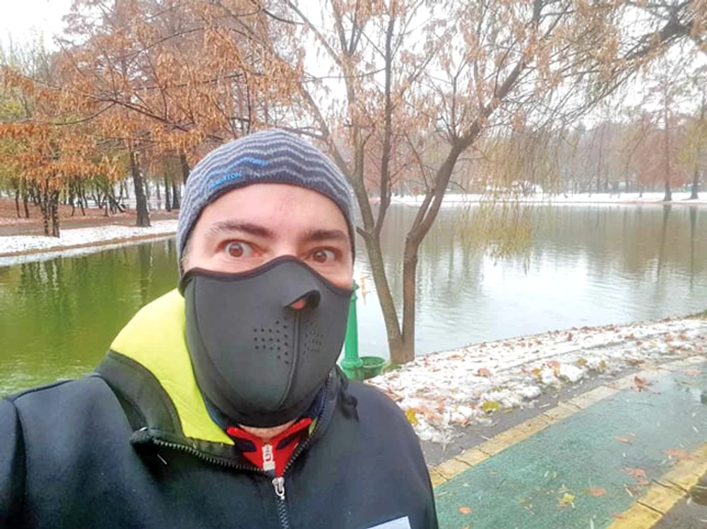 Răzvan a dat 30 de lei pe această mască antivânt