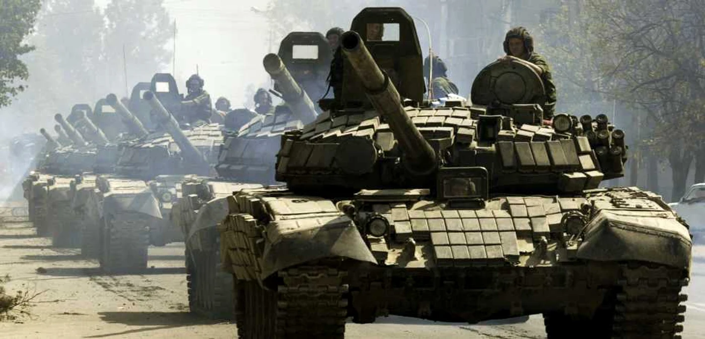 Tancuri rusești avansând în Ucraina. FOTO: AP