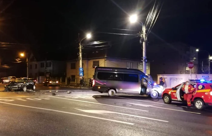 Patru victime pasageri într-un microbuz implicat într-un accident în Sibiu Foto oradesibiu