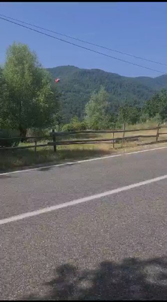 Elicopterul SMURD, solicitat după un accident grav aproape de Cascada Putnei. Patru persoane au nevoie de ajutor medical VIDEO
