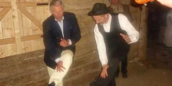 Moştenitorul tronului britanic a învăţat de-a lungul a celor cinci zile dansuri tradiţionale locale FOTO Facebook