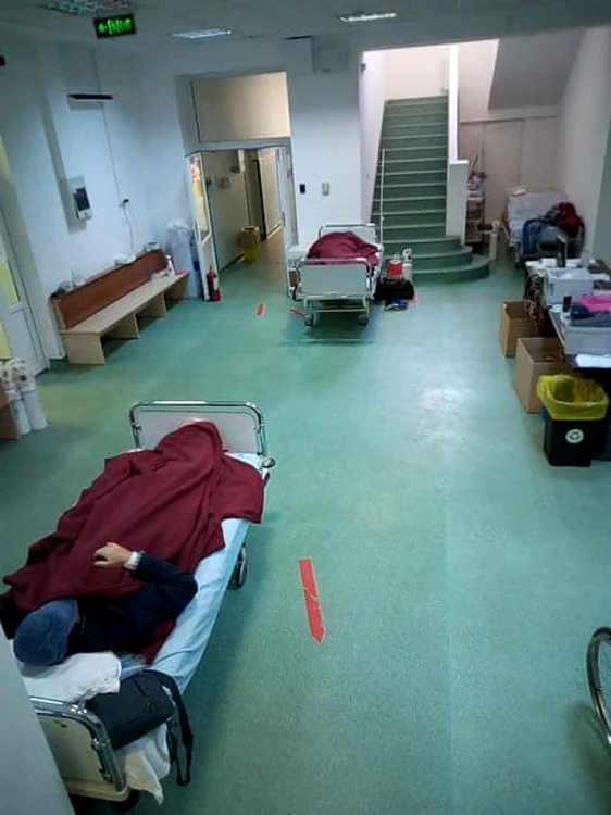 Grupul de Comunicare Strategică a anunţat astăzi că mai sunt doar 8 locuri disponibile la ATI pentru pacienţii cu coronavirus în stare gravă, două fiind în Bucureşti. Foto: Facebook