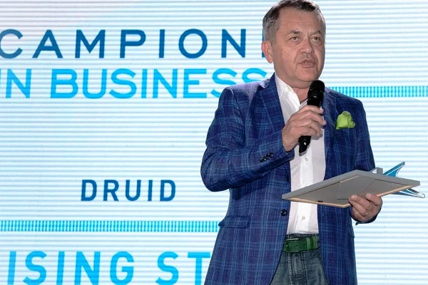 WhatsApp va include chatboții creați de startup-ul românesc Druid