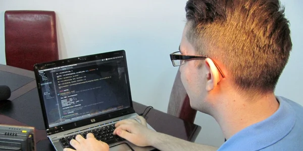 Dragoş Şerban - liceanul de la Liceul Internaţional de Informatică din Constanţa care a inventat biopsia-click Foto Sînziana Ionescu