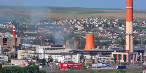 Incendiu la combinatul de hartie Suceava. FOTO