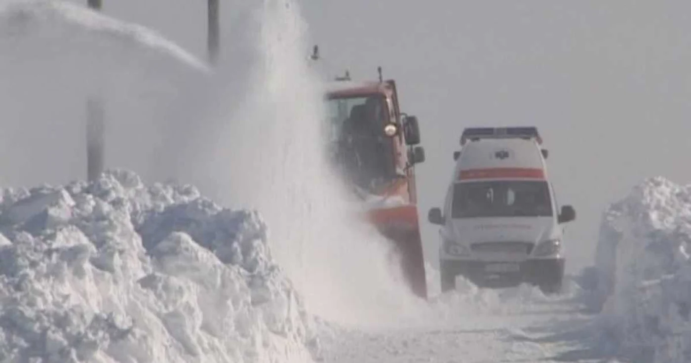 Ambulanţa a ajuns la fetiţă abia după cinci ore 