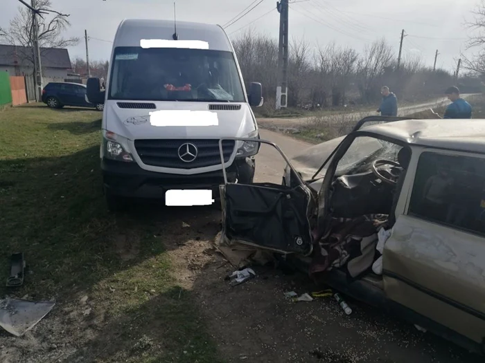 Accident în satul Arţari, soldat cu un rănit FOTO ISU Călăraşi