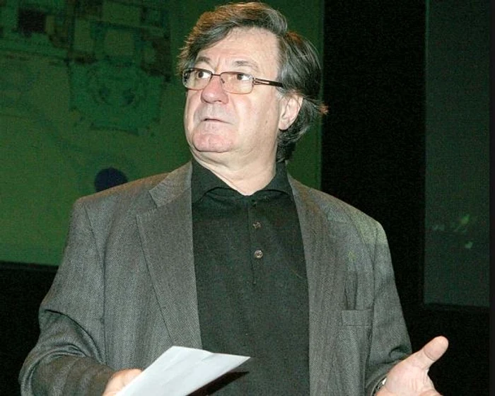 Ion Caramitru este directorul Teatrului Național „I. L. Caragiale” din București