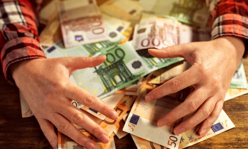 Bani castig FOTO Shutterstock jpg