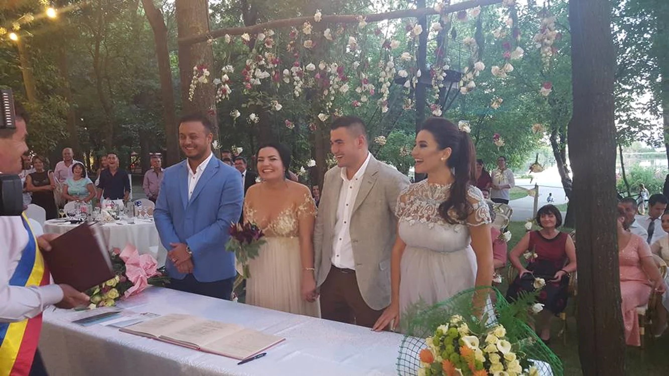 Claudia Părăşcanu şi Gabi Bădălău, alături de finii lor la cununiea civilă