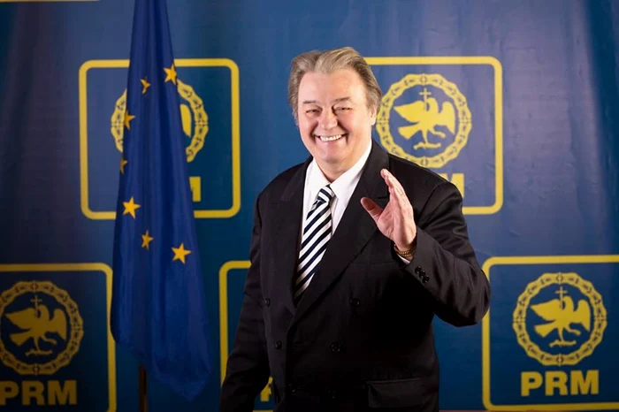 Corneliu Vadim Tudor s-a identificat în toată cariera politică de după 1990 cu Partidul România MareFoto: Facebook/arhiva personală