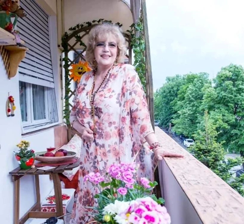 
    Corina Chiriac se bucură de liniștea caei salefoto: arhivă personală  