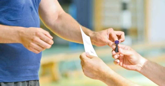 De numărul românilor prezenţi la vot depinde validarea sau nu a referendumului