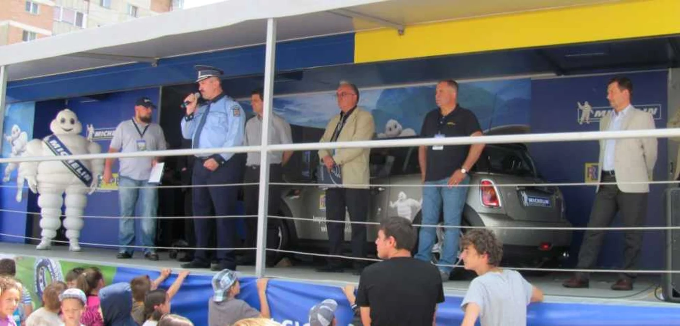 Pilotul Titi Aur, prezent, alături de oficialităţile locale, şi la ediţia de anul trecut a evenimentului FOTO Arhivă