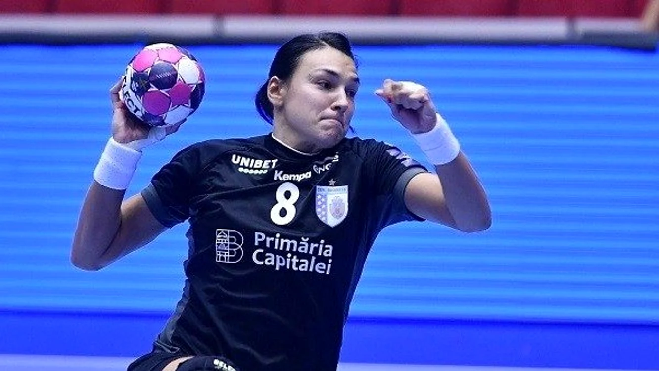 Cristina Neagu câștigă peste 20.000 de euro pe lună la CSM. FOTO: Facebook