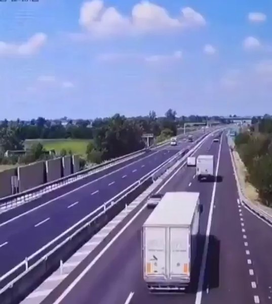 V Italiji strmoglavilo manjše letalo, umrla dva človeka