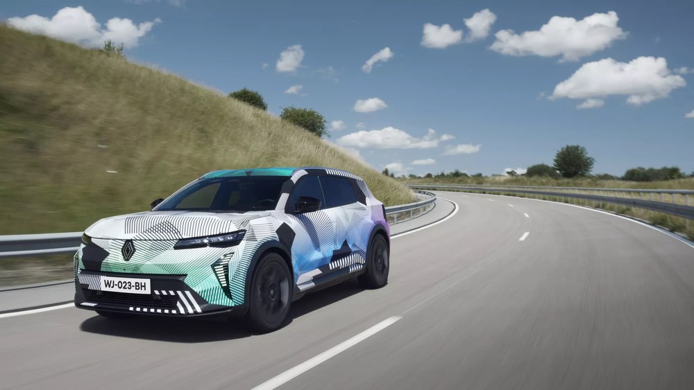 Imagini cu Scenic E-Tech, primul SUV electric al Renault