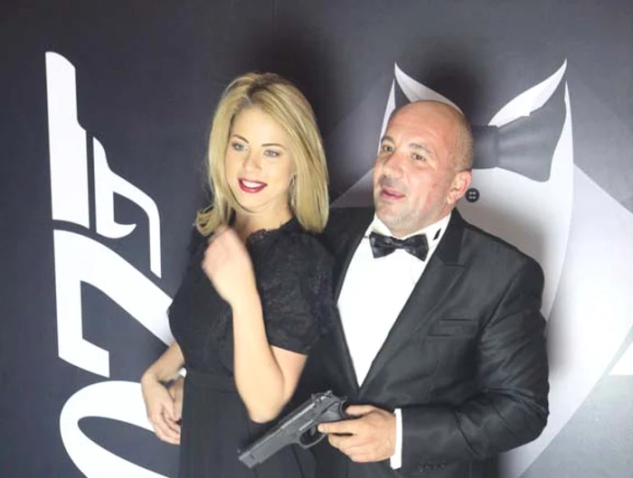 Roxana Nemeş îi râde în nas lui Groza, după ce s-a afişat cu noul iubit 