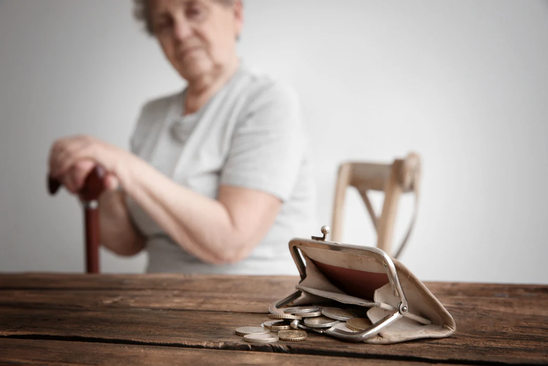 O pensionară nu primește pensia la care se aștepta
