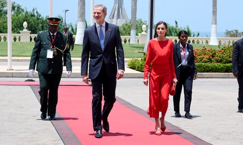 Regina Letizia și Regele Felipe al Spaniei, în ultima zi a vizitei oficiale în Angola (4) jpg