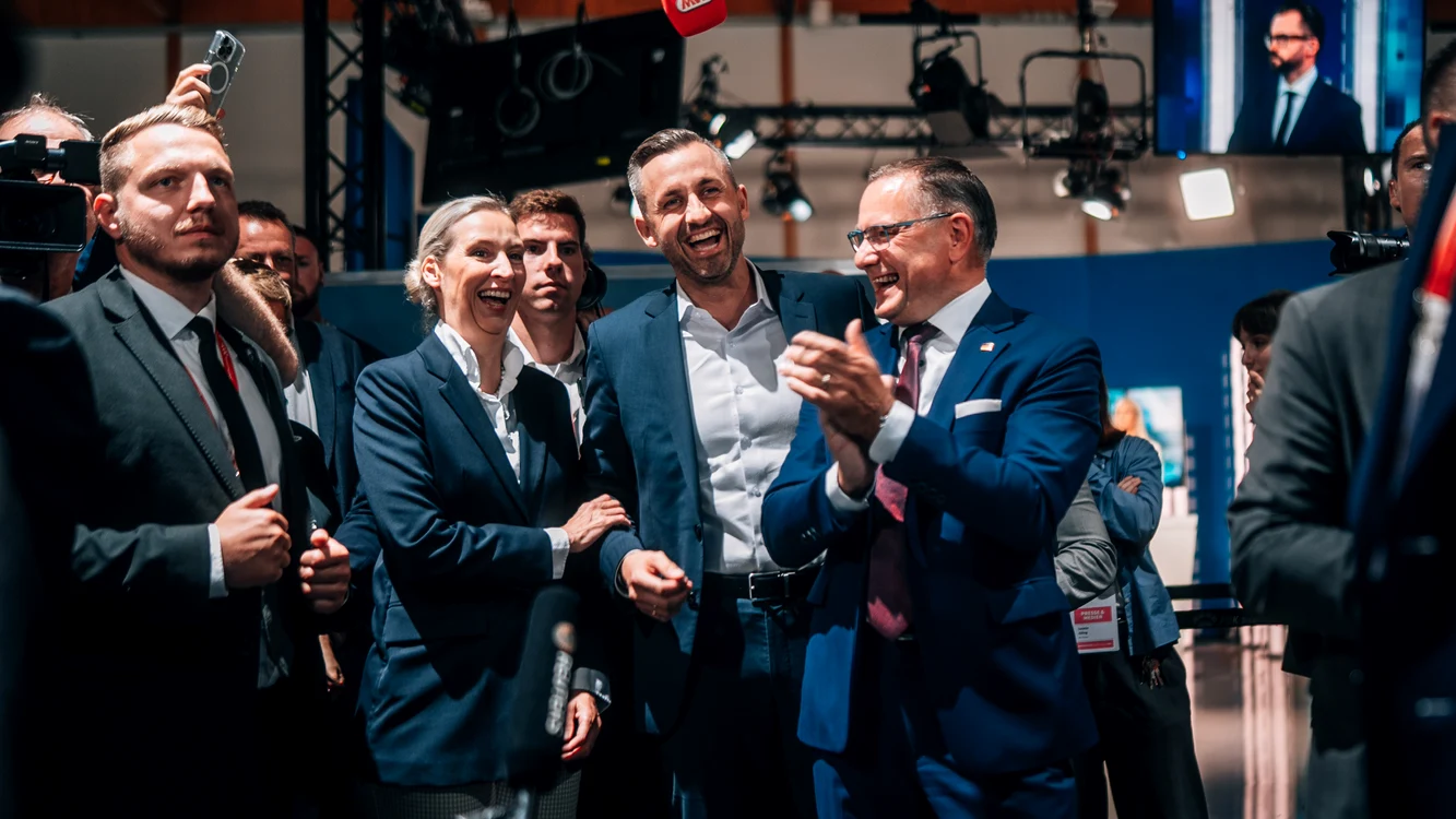 Liderii AFD sărbătoresc victoria în alegeri