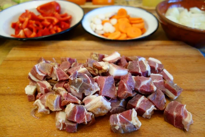 tocanita de cartofi cu pastrama de oaie