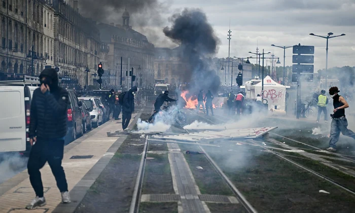 protest franta1 jpg
