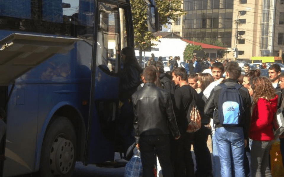 Compromis în privința decontării transportului elevilor. Anunțul ministrului Educației