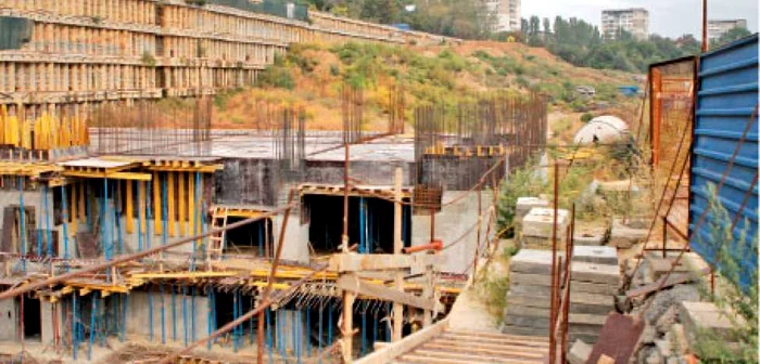 La mallul World Trade Center din Constanţa, lucrările au început în 2006, dar nu s-au încheiat nici acum