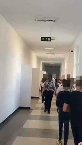 Două fete s-au bătut la școală mușcându-se până la os. „Plângeau părinții când au văzut filmarea“ VIDEO