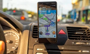 Waze - aplicație navigație FOTO Shutterstock