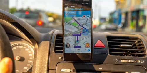 Waze - aplicație navigație FOTO Shutterstock 