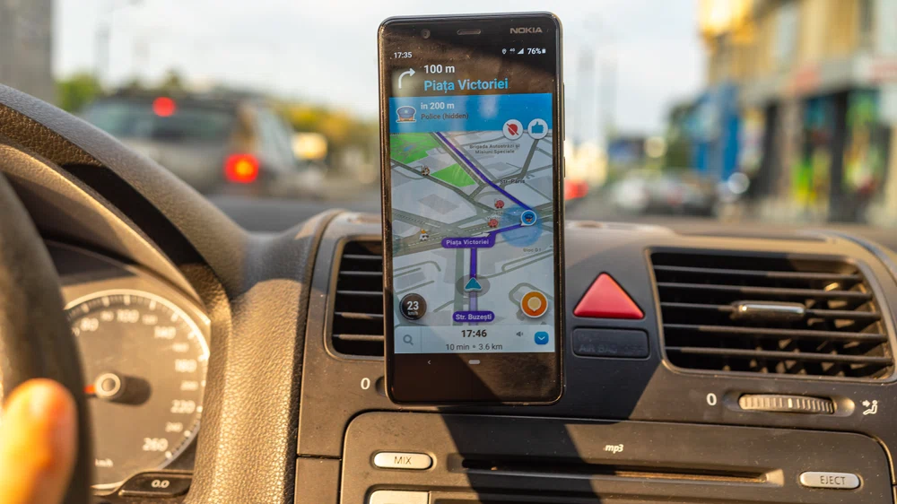 Waze extinde funcția de afișaree a semafoarelor. De ce noua opțiune nu apare pentru toți șoferii