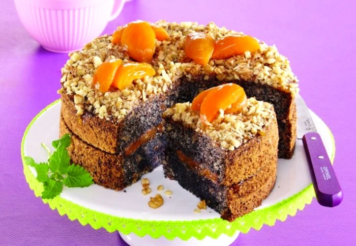 Descoperă o reţetă simplă de tort cu mac si caise!clickpoftabuna.ro