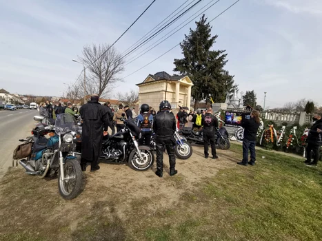 Adi Bărar a fost condus pe ultimul drum de prietenii motociclişti FOTO Ş.Both