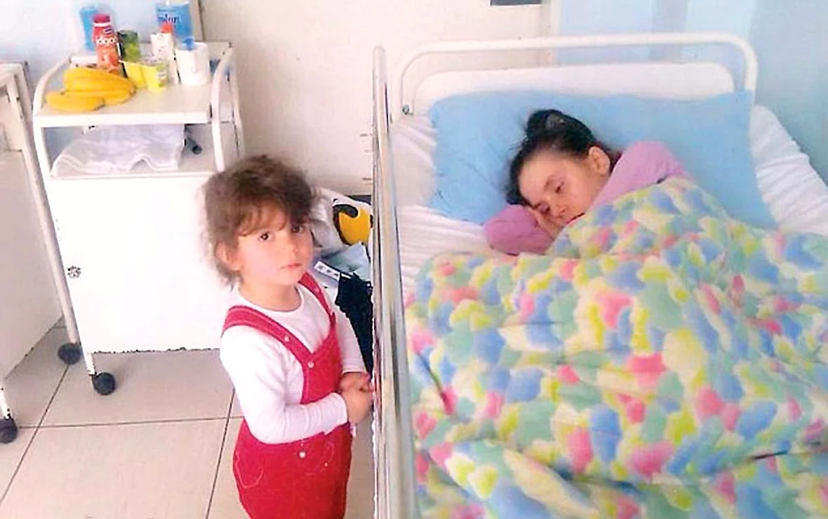
    Miracolul s-a produs  abia când fetiţa  a intrat în clasa întâi   