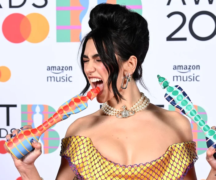 
    Dua Lipa a făcut senzație pe covorul roșuFoto: Profimedia  