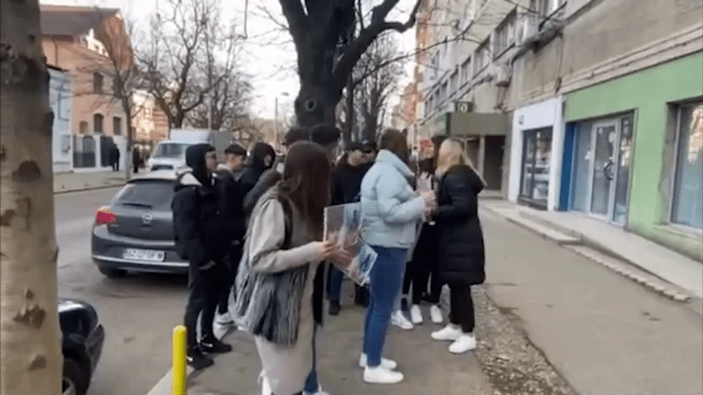 Protest la Parchetul Buzău. Prietenii lui Cosmin sunt revoltați că șoferul ucigaș și laș este lăsat acasă VIDEO