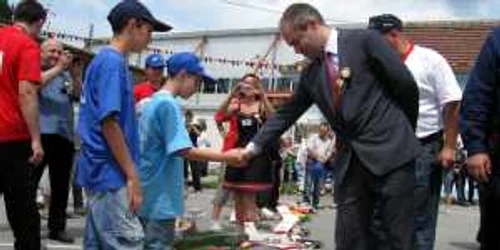 Ministrul Funeriu încântat de aeromodele