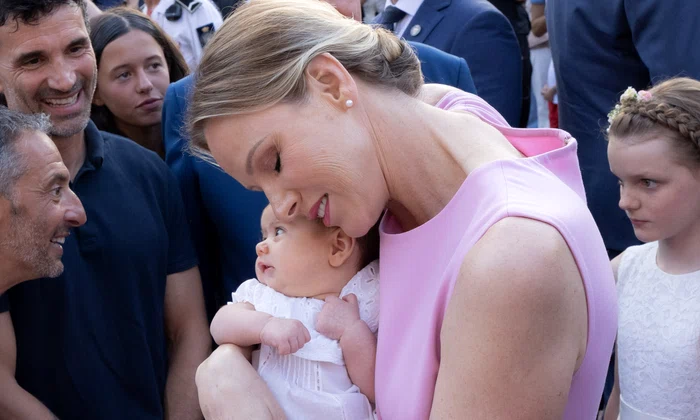Charlene de Monaco cu un bebeluș GettyImages 2226043251 jpg