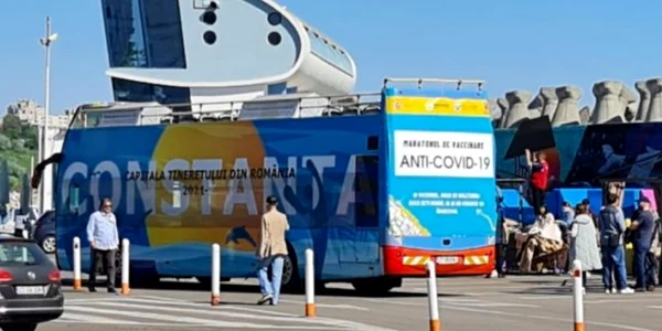 Autobuzul supraetajat transformat în centru de vaccinare anti COVID de la Constanţa Foto Arhiva Adevărul