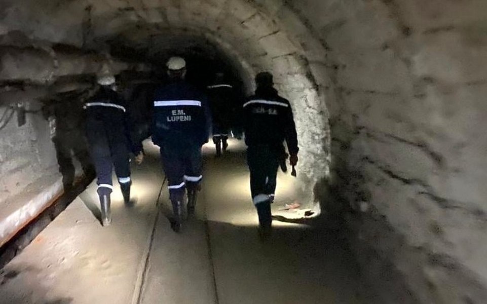 Minerii vor să dea Guvernul în judecată, fiind nemulțumiți de recalcularea pensiilor: „Ne-a tăiat drepturile”