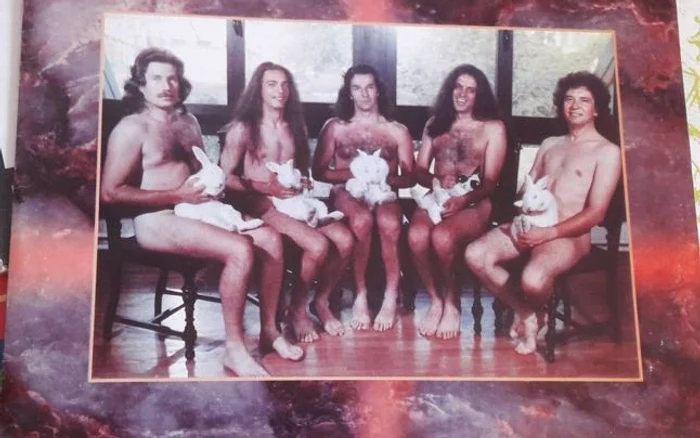 În 1995, Holograf şoca publicul cu lansarea unui album nou a cărui copertă membrii trupei erau complet dezbracatiFOTO: adevarul.ro