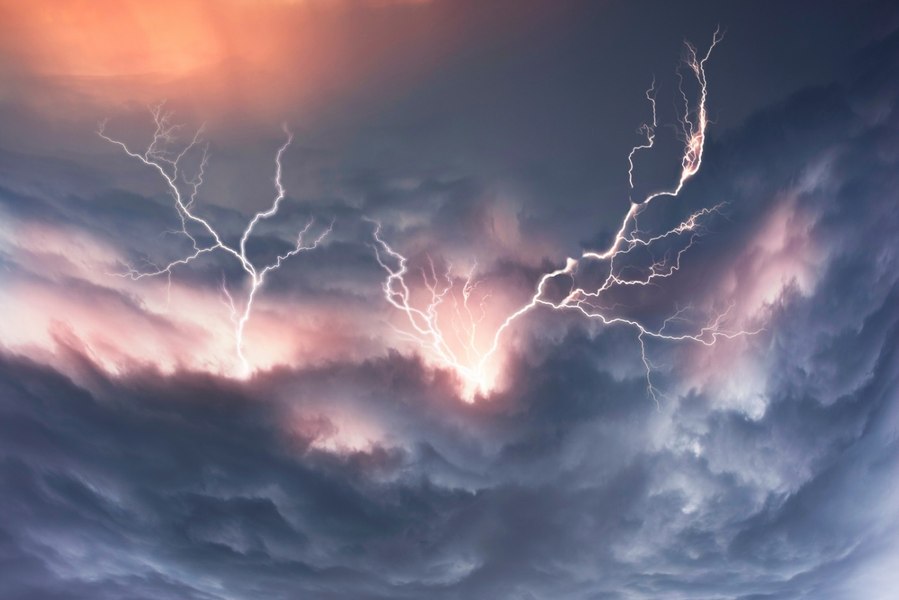 Un mega-fulger de 829 de kilometri, noul record mondial confirmat de Organizația Meteorologică Mondială