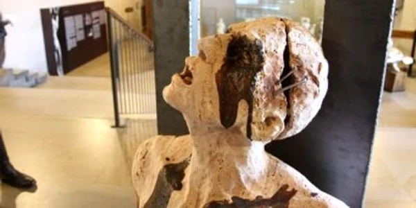 Una dintre sculpturile lui Christian Zucconi