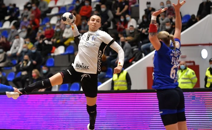 Cristina Neagu e liderul formației CSM București (FOTO: Sportpictures)