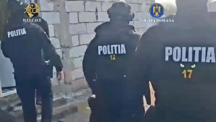 Persoanele anchetate se află în arest preventiv / foto: Poliția Română