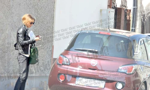 Opel ul Adam condus de Jojo valorează în jur  de 15 000 de euro (FOTOGRAFII: SORIN PUIU) jpeg