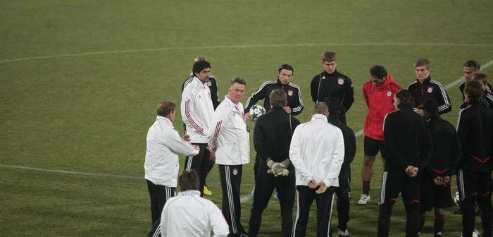 Louis van Gaal. în timpul unei discuţii "normale" cu elevii săi